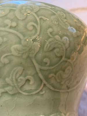 A Chinese celadon-glazed 'Flower Scroll' jar — 照片 10
