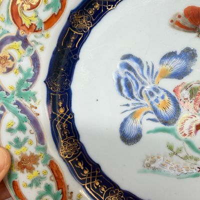 A Chinese famille rose 'Botanical' plate based on designs by the German botanist Maria Sybille Merian — foto 4