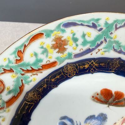 A Chinese famille rose 'Botanical' plate based on designs by the German botanist Maria Sybille Merian — foto 6