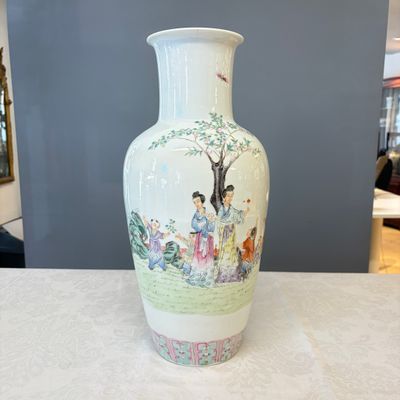 A Chinese famille rose 'Elegant ladies with playing boys' vase — photo 1