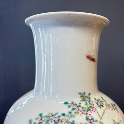 A Chinese famille rose 'Elegant ladies with playing boys' vase — photo 2