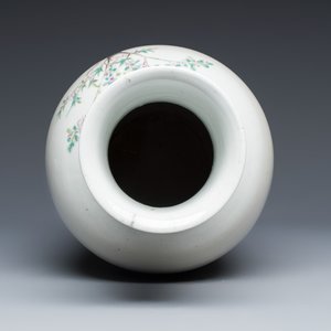 A Chinese famille rose 'Elegant ladies with playing boys' vase — photo 5