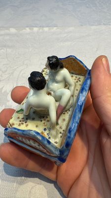 A Chinese famille rose 'Erotic' group — foto 8