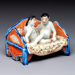 A Chinese famille rose 'Erotic' group — foto 1