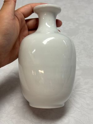 A Chinese famille rose 'Hehe Erxian' and 'Liu Hai' vase — photo 3