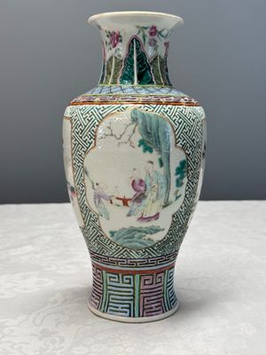 A Chinese famille rose 'Wang Xizhi 王羲之' vase — foto 1
