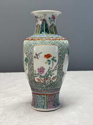 A Chinese famille rose 'Wang Xizhi 王羲之' vase — foto 2