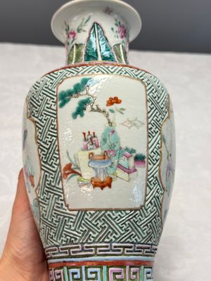 A Chinese famille rose 'Wang Xizhi 王羲之' vase — foto 3
