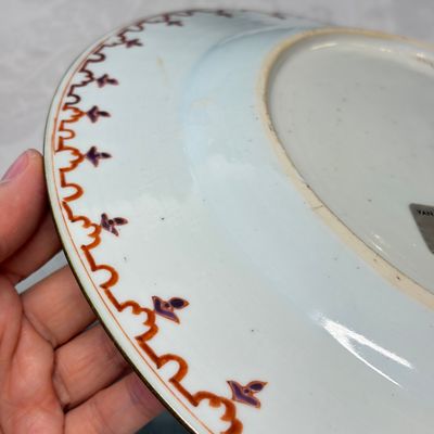 A Chinese famille rose 'arbour' plate after a design by Cornelis Pronk — foto 11