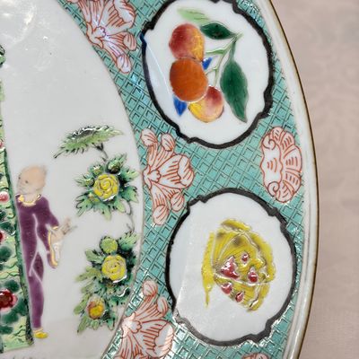A Chinese famille rose 'arbour' plate after a design by Cornelis Pronk — foto 4