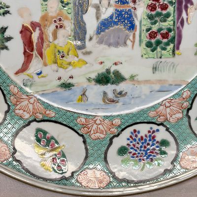 A Chinese famille rose 'arbour' plate after a design by Cornelis Pronk — foto 6