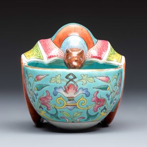 A Chinese famille rose bat-form water pot — photo 4