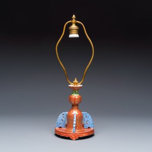 A Chinese famille rose stand, later mounted as lamp — foto 1