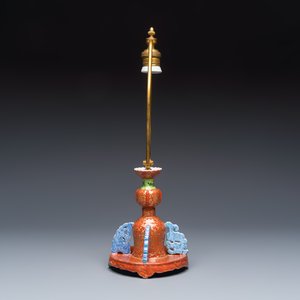 A Chinese famille rose stand, later mounted as lamp — foto 2