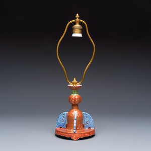A Chinese famille rose stand, later mounted as lamp — foto 3