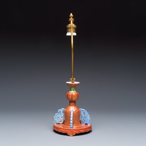 A Chinese famille rose stand, later mounted as lamp — foto 4