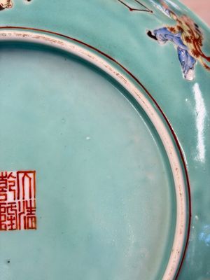 A Chinese famille rose turquoise-ground 'Playing Boys' plate — foto 12