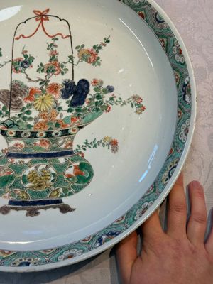 A Chinese famille verte 'Flower Basket' dish — foto 4