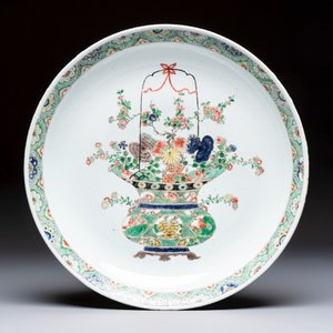 A Chinese famille verte 'Flower Basket' dish — foto 1