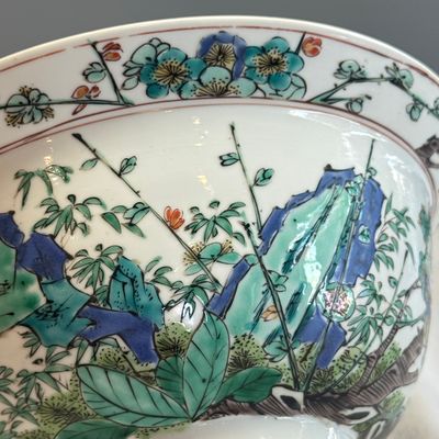 A Chinese famille verte 'Klapmuts' bowl — foto 11