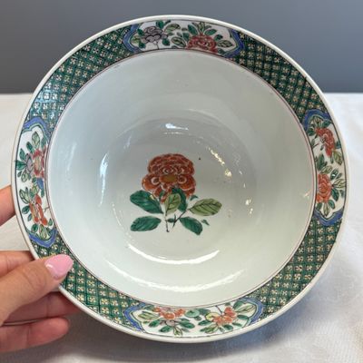 A Chinese famille verte 'Klapmuts' bowl — foto 17