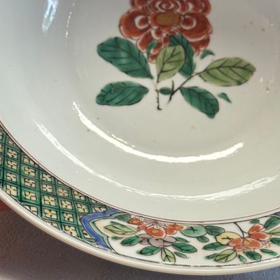 A Chinese famille verte 'Klapmuts' bowl — foto 20