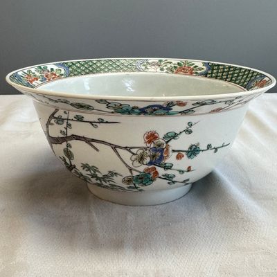A Chinese famille verte 'Klapmuts' bowl — foto 6