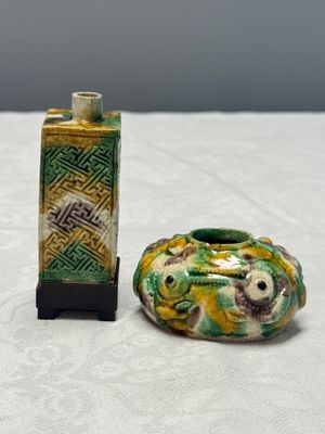 A Chinese famille verte sancai biscuit 'Crab' water pot and a 'Swastika' square bottle on a later wooden stand — photo 1