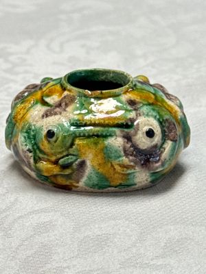 A Chinese famille verte sancai biscuit 'Crab' water pot and a 'Swastika' square bottle on a later wooden stand — photo 18