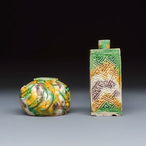 A Chinese famille verte sancai biscuit 'Crab' water pot and a 'Swastika' square bottle on a later wooden stand — photo 5