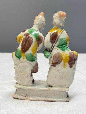 A Chinese famille verte sancai biscuit 'Merry Music Making' group — 照片 3