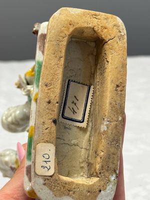 A Chinese famille verte sancai biscuit 'Merry Music Making' group — 照片 8