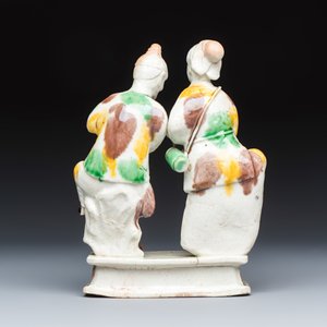 A Chinese famille verte sancai biscuit 'Merry Music Making' group — 照片 4