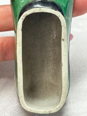 A Chinese famille verte sancai biscuit libation cup and a model of a shoe — photo 8