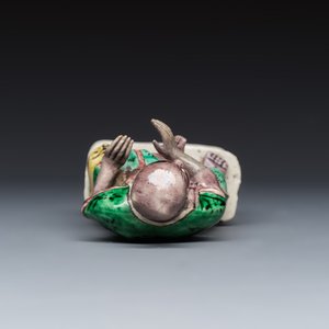 A Chinese famille verte sancai biscuit model of a seated Luohan on a tiger — foto 6