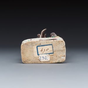 A Chinese famille verte sancai biscuit model of a seated Luohan on a tiger — foto 7