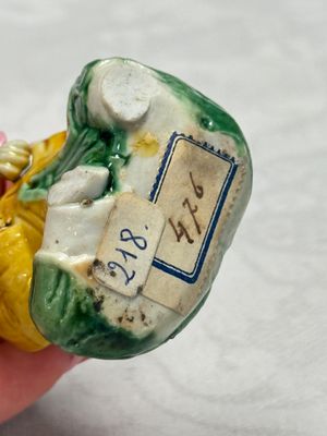 A Chinese famille verte sancai biscuit model of a seated boy and a 'He He Er Xian' group — foto 13