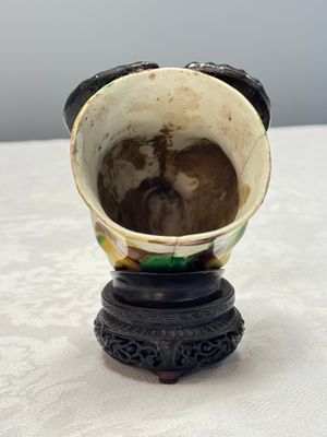 A Chinese famille verte sancai biscuit rhyton or libation cup in the shape of a buffalo head — foto 4
