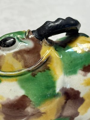 A Chinese famille verte sancai biscuit rhyton or libation cup in the shape of a buffalo head — foto 5