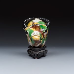 A Chinese famille verte sancai biscuit rhyton or libation cup in the shape of a buffalo head — foto 5