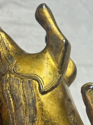 A Chinese gilt-bronze mythical beast-form water dropper — foto 12