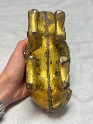 A Chinese gilt-bronze mythical beast-form water dropper — foto 10