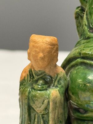 A Chinese sancai-glazed stoneware group of Guanyin and two attendants — foto 6