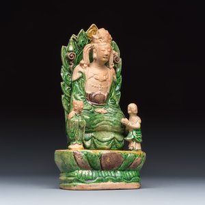 A Chinese sancai-glazed stoneware group of Guanyin and two attendants — foto 1