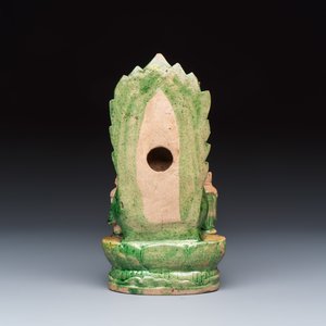 A Chinese sancai-glazed stoneware group of Guanyin and two attendants — foto 4