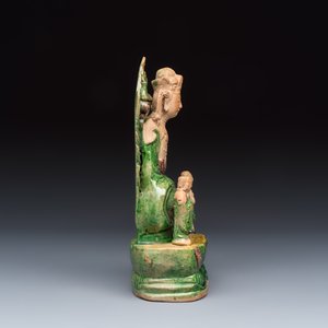 A Chinese sancai-glazed stoneware group of Guanyin and two attendants — foto 5