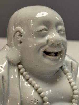 A Chinese white-glazed Milefo Buddha — 照片 3