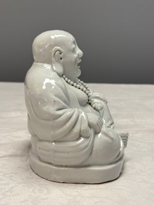 A Chinese white-glazed Milefo Buddha — 照片 4