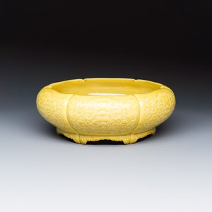 A Chinese yellow-glazed brush washer — 照片 1
