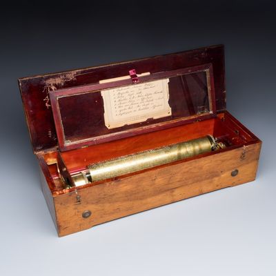 A German cylinder roll music box with 8 tunes, Dresden, 19th C.